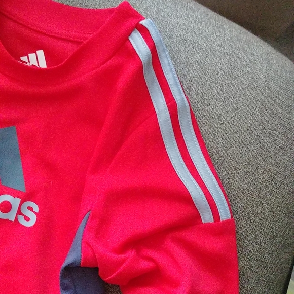Great condition ADIDAS TOP, 100% POLYESTER - Picture 4 of 5